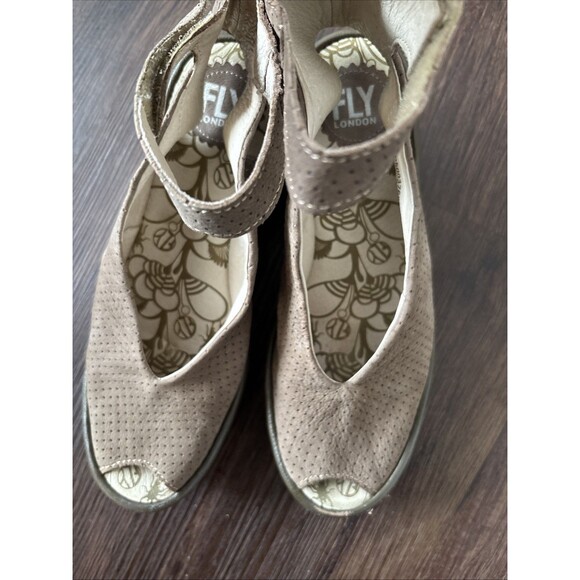 Fly London Yala Perf Wedge Ankle Strap Sandals Y2K Designer SoHo Brown Suede S38 - Picture 1 of 5